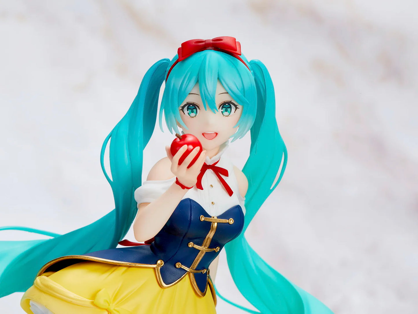 Hatsune Miku (Snow White) Wonderland  Figure